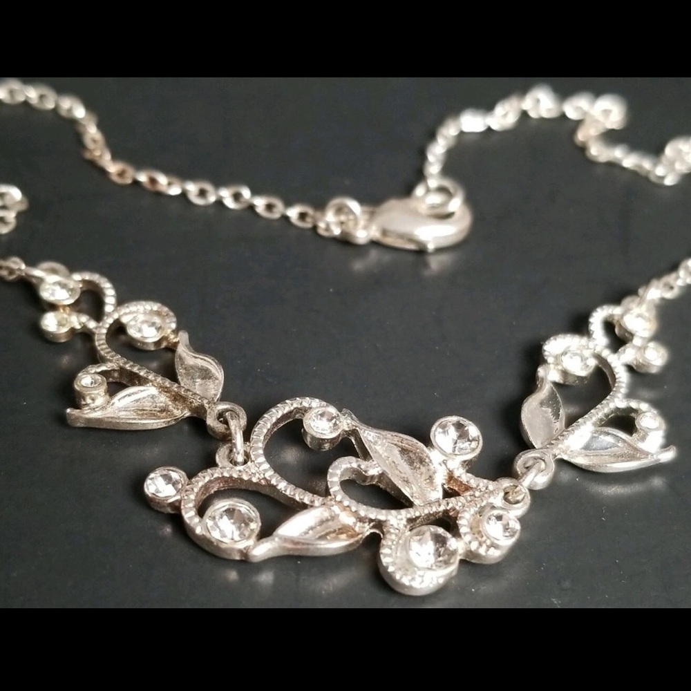 SAQ Avon Silver Tone Chain with Rhinestone Accent Necklace With Gift Box